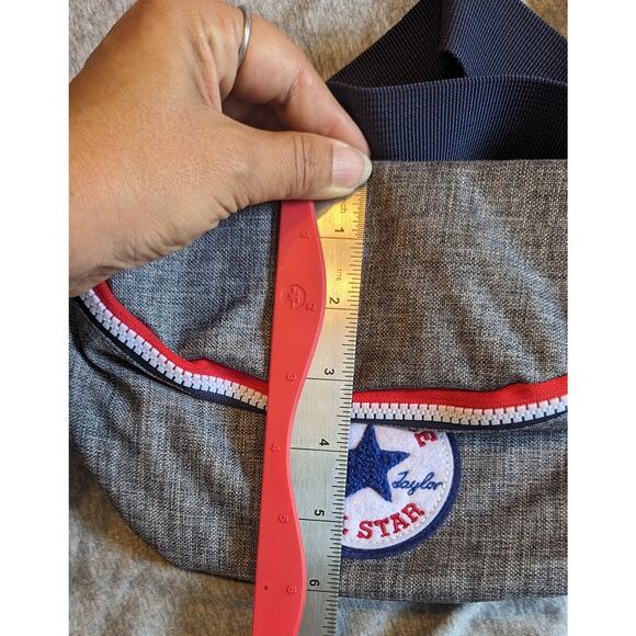 NWT Converse All Star Chuck Taylor Grey/ Multi Crossbody, Fanny Pack, Waist Bag - Picture 9 of 13